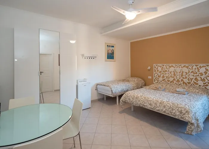 Triple Room A Few Steps From Tiber