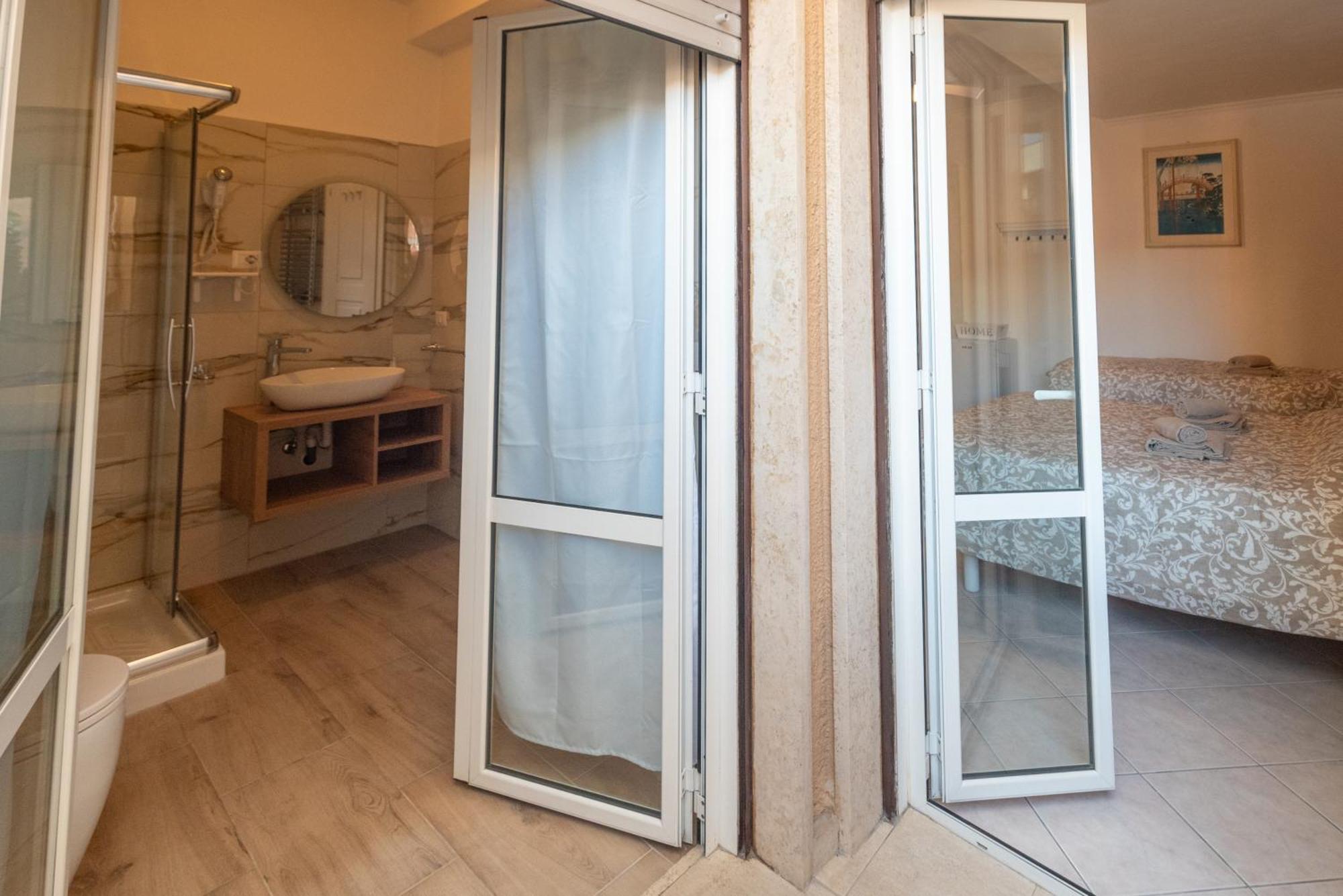 Triple A Few Steps From Tiber Guest house *